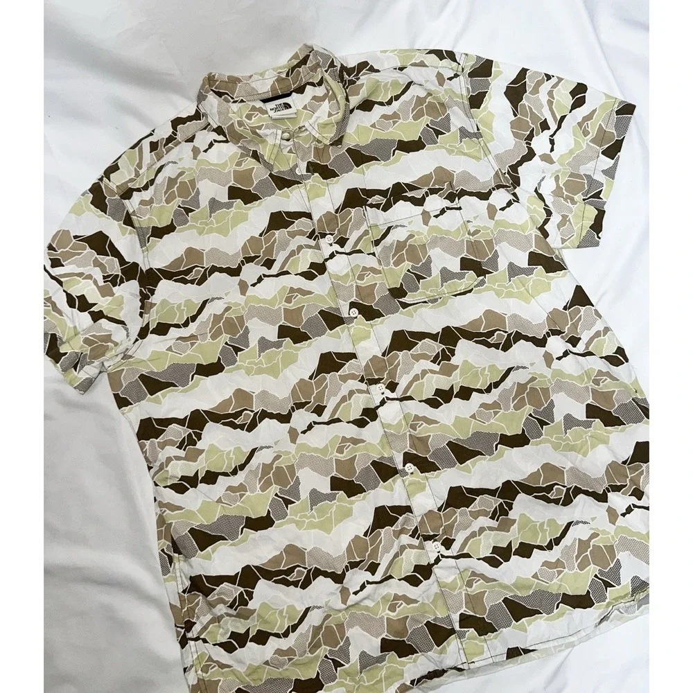 The North Face Mens Camo Mountain Print Short Sleeve Button Up Shirt XXLarge